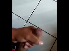  - uma punhetinha e um copo d'agua não se nega a ninguém