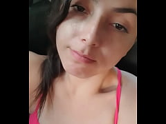  - Mostrando a bucetinha melada no uber