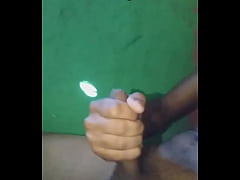  - Novinho bate uma punheta pensando na novinha