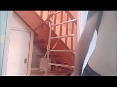  - Je me branle pendant que l'ouvrier refait le plafond