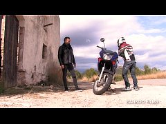  - Straight boys, el motero y el tío que hace dedo.. Con Toni Luzi y Rafa.