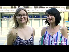  - Ersties: Marie S. angelt sich die heiße Emily für ein Analplug-Abenteuer