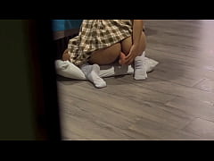  - LATINA DE ESCUELA SE DESTROZA EL CULO CON UN JUEGUETE A LA VISTA DEL PERVERTIDO DE SU PADRASTRO - ANAL AMATEUR