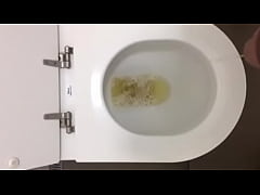  - mijando e balançando o pau mole