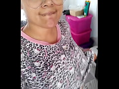  - en pijama comienzo a masturbarme