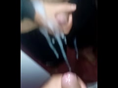  - Novinho gozando gostoso