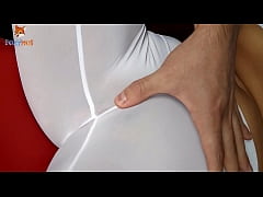  - me la mete por el culo sin condón hasta terminar adentro uno de mis fans que me llevo al hotel sin avisarle a mi esposo