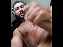  - Dotado falando putaria e gozando