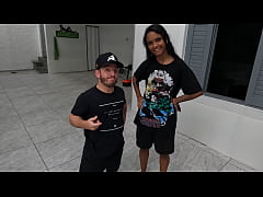  - Jasmine seduz anão e leva para o abate