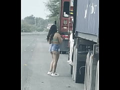  - exhibicionismo en la carretera con traileros