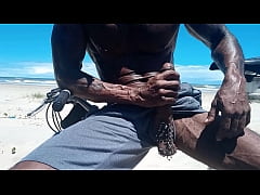  - DOTADO PUNHETANDO NA PRAIA