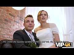  - VIP4K&period; Un uomo ricco paga bene per scopare una giovane ragazza calda il giorno del suo matrimonio