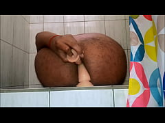  - Antes de una duchita su juegito loco con mis juguetes